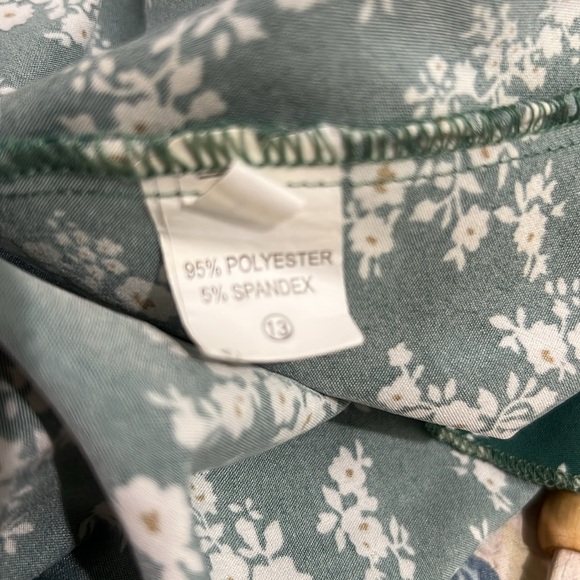 Floral Green WrapDress Size L - Picture 6 of 7